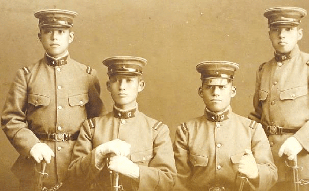 ③（浜松）歩兵第67連隊見習士官（左端）
